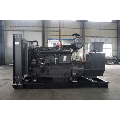 200kw凱普柴油發(fā)電機(jī)組-凱普6缸柴油機(jī)KP227柴油發(fā)電機(jī)組,缸徑/行程：135/150mm,柴油發(fā)電機(jī)組水冷發(fā)動(dòng)機(jī)功率227KW,柴油發(fā)電機(jī)組配套馬拉松斯坦福發(fā)電機(jī)。廠價(jià)直銷歡迎選購(gòu)：13773399855。