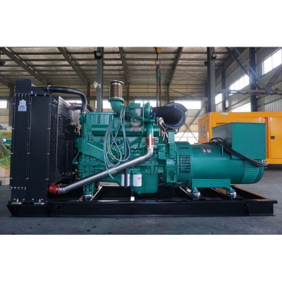 400KW玉柴柴油發電機組-玉柴6缸柴油機YC6MJ600-D30柴油發電機組缸徑/行程：131/145mm,柴油發電機組水冷發動機功率441KW,柴油發電機組配套馬拉松斯坦福發電機。廠價直銷歡迎選購：13773399855。