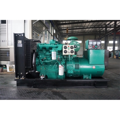 30KW玉柴柴油發(fā)電機(jī)組-玉柴4缸柴油機(jī)YCD4M12D-50,柴油發(fā)電機(jī)組缸徑/行程：100/118mm,柴油發(fā)電機(jī)組水冷發(fā)動(dòng)機(jī)功率39.6KW,柴油發(fā)電機(jī)組配套馬拉松斯坦福發(fā)電機(jī)。廠價(jià)直銷(xiāo)歡迎選購(gòu)：13773399855。
