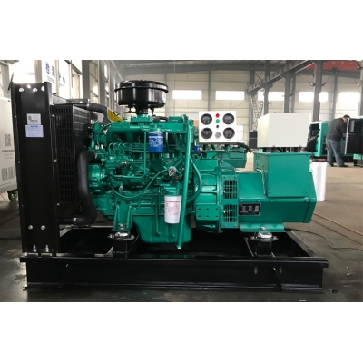25KW玉柴柴油發(fā)電機(jī)組-玉柴4缸柴油機(jī)YCD4R12D-40,柴油發(fā)電機(jī)組缸徑/行程：98/115mm,柴油發(fā)電機(jī)組水冷發(fā)動(dòng)機(jī)功率33KW,柴油發(fā)電機(jī)組配套馬拉松斯坦福發(fā)電機(jī)。廠價(jià)直銷(xiāo)歡迎選購(gòu)：13773399855。